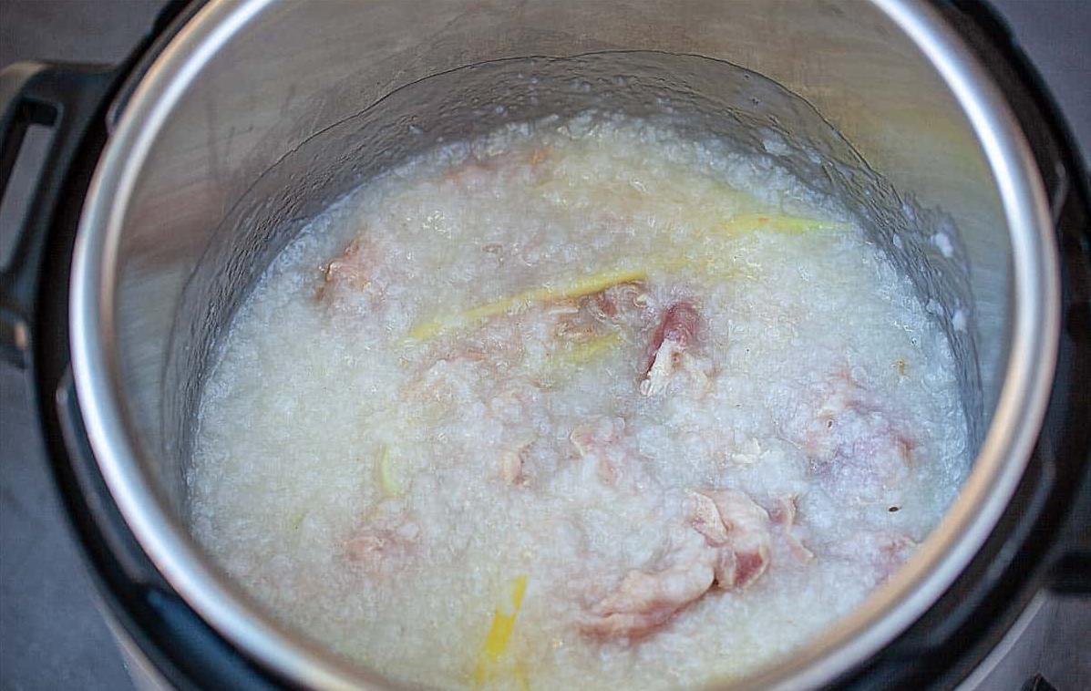 Cách nấu cháo trứng bắc thảo thịt bằm ấm bụng mùa đông - Ảnh 7