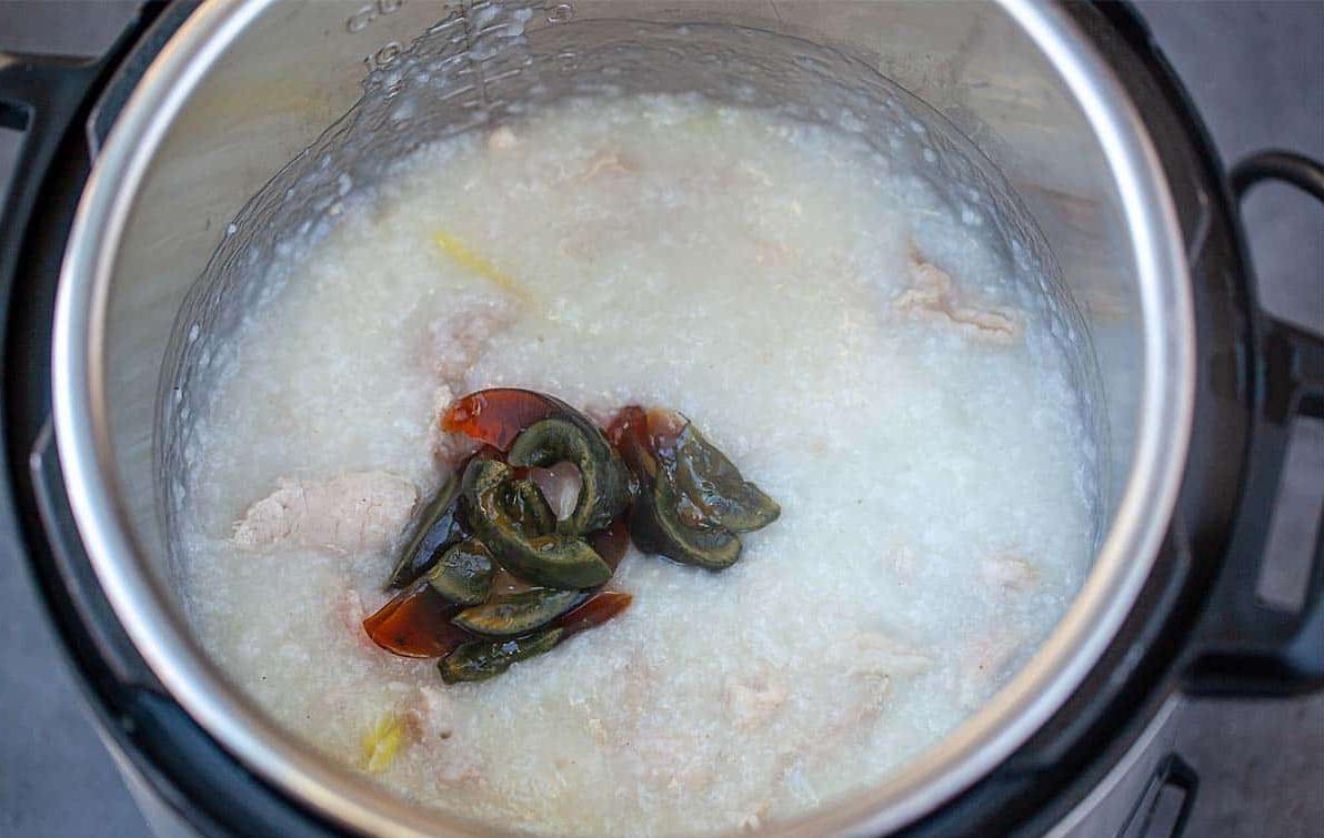 Cách nấu cháo trứng bắc thảo thịt bằm ấm bụng mùa đông - Ảnh 8