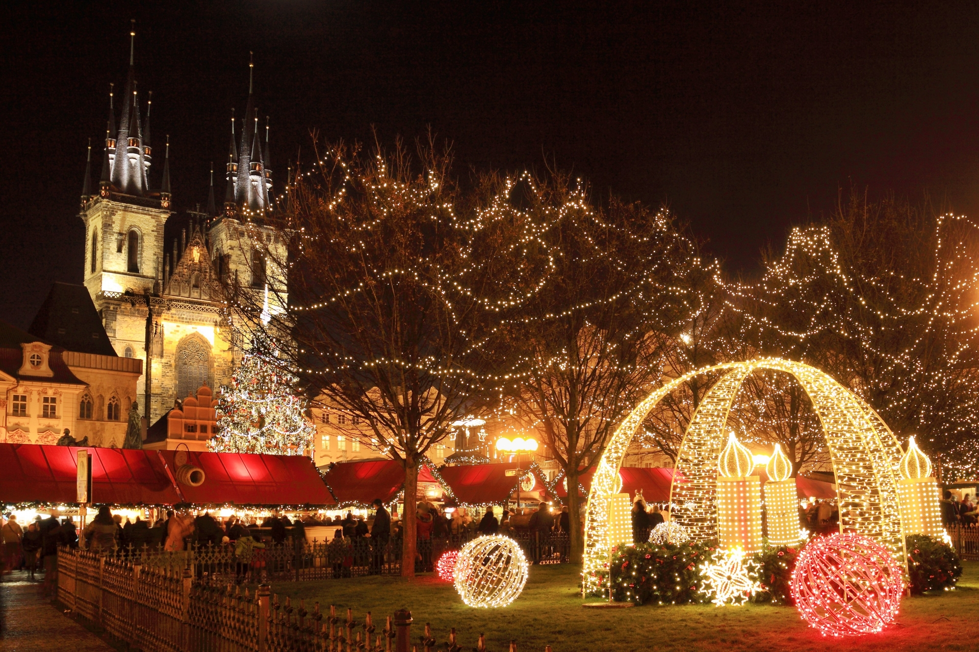 5 khu chợ Giáng sinh nổi tiếng và lâu đời nhất tại châu Âu - Ảnh 9
