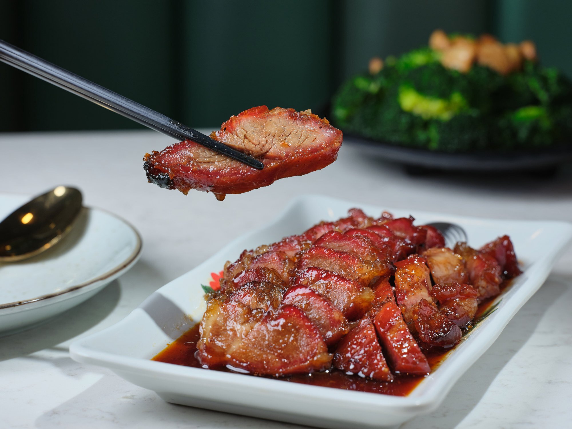 Xá xíu, món ăn làm nên đặc trưng của ẩm thực Hong Kong, được từ điển Oxford ghi danh