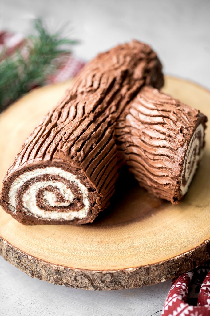 Cách làm bánh Yule Log, món bánh khúc cây nổi tiếng khi dịp Giáng sinh về - Ảnh 1