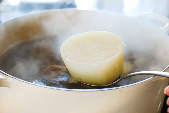 Cách nấu canh sườn bò Hàn Quốc nóng hổi vừa thổi vừa ăn cho ngày đông lạnh - Ảnh 4