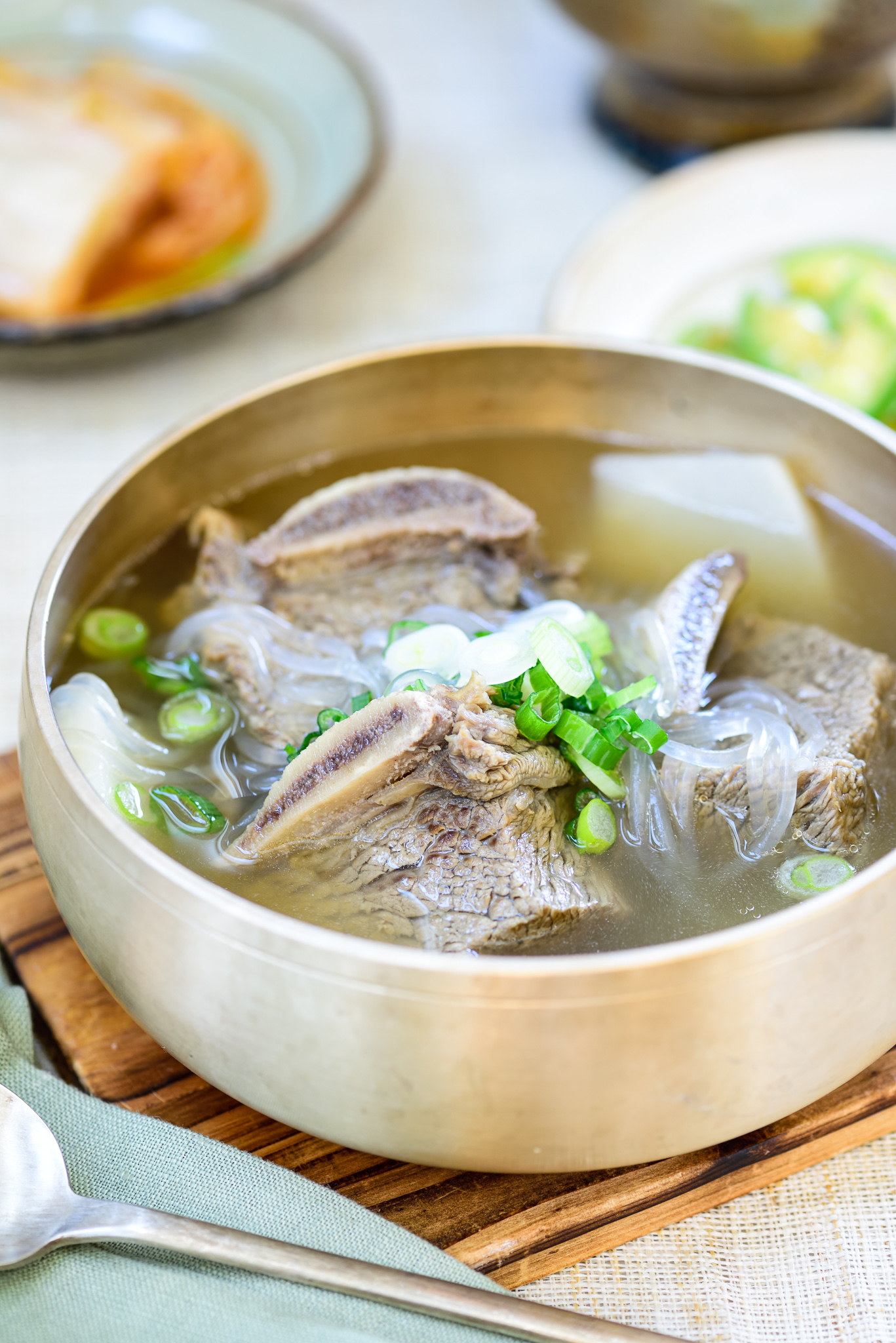 Cách nấu canh sườn bò Hàn Quốc nóng hổi vừa thổi vừa ăn cho ngày đông lạnh - Ảnh 1