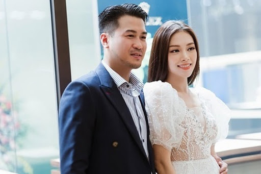 Gu thời trang của Linh Rin khi sánh đôi cùng Phillip Nguyễn