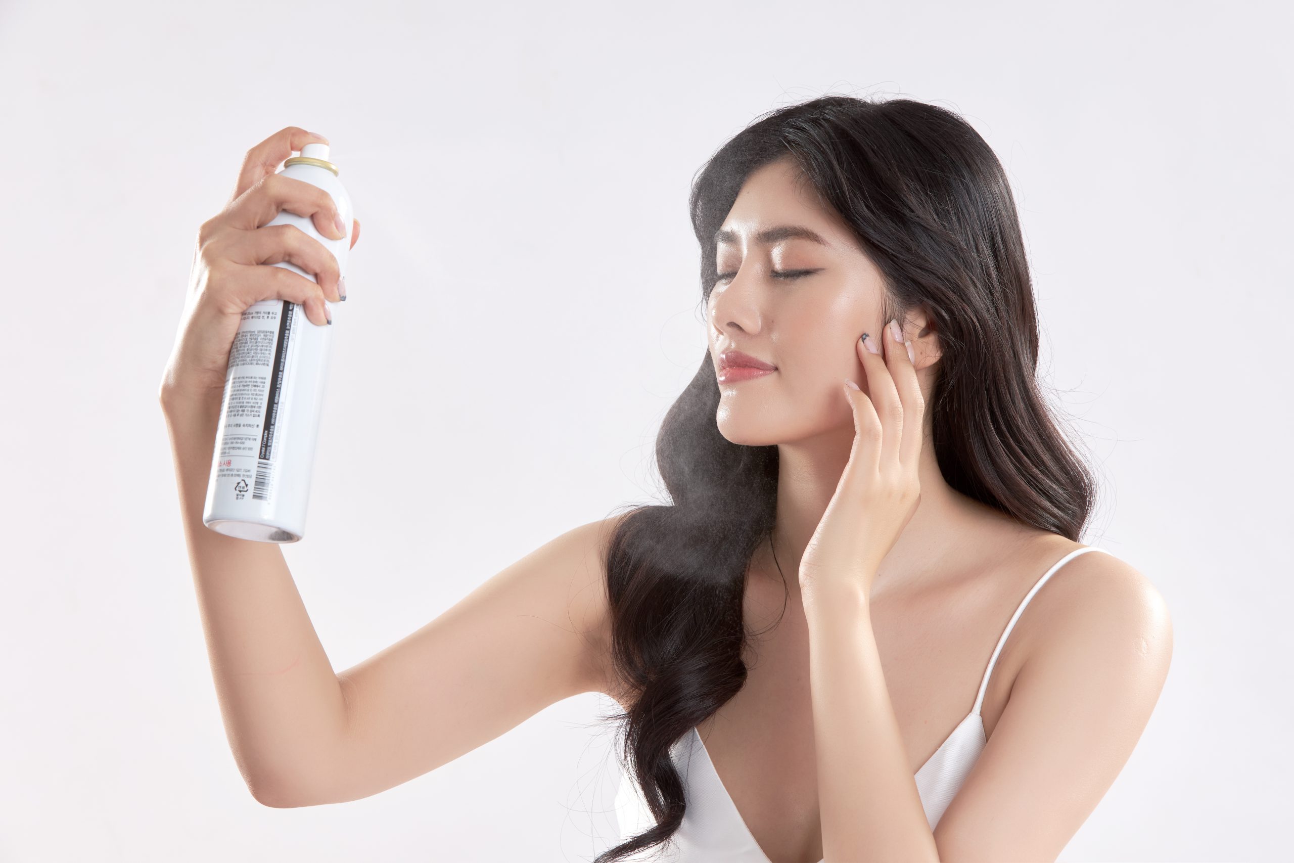 Kem chống nắng là 1 trong 4 loại mỹ phẩm mùa hè nhất định không thể thiếu