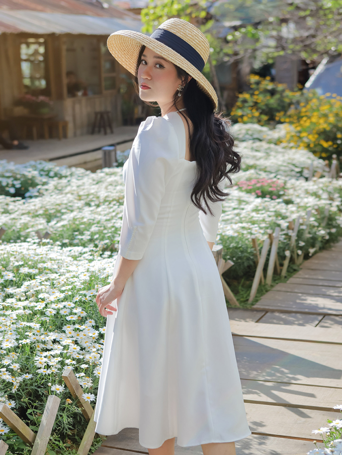 Rũ bỏ hình ảnh 'thánh lầy' Lâm Vỹ Dạ bổng hóa nàng thơ trong váy trắng dáng xòe.