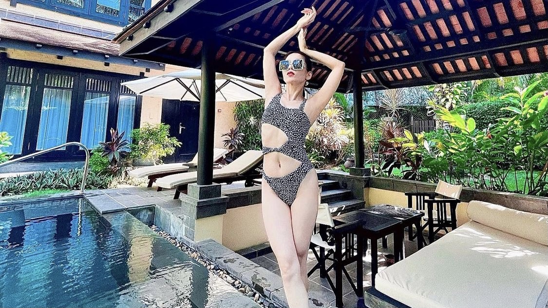 Lệ Quyên chia sẻ bí quyết trẻ đẹp ở tuổi 40 nhưng bộ bikini mới là tâm điểm chú ý