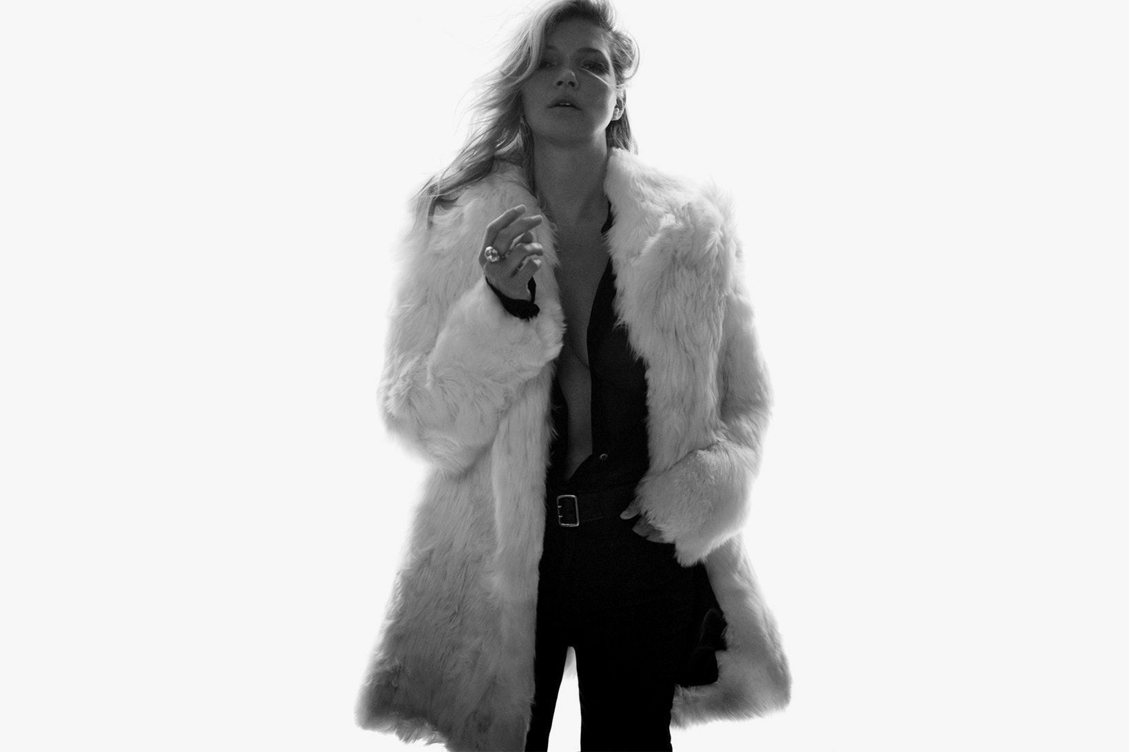 Siêu mẫu Kate Moss từng xuất hiện trong chiến dịch quảng bá của Saint Laurent trong những chiếc áo khoác lông thú. Cô nắm giữ vai trò Đại sứ thương hiệu của hãng.