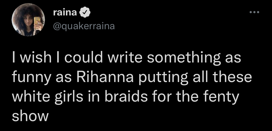 Trên Twitter, nhiều người đã bày tỏ sự bất bình với hành động được cho là thiếu tôn trọng với văn hoá người da màu của Rihanna.