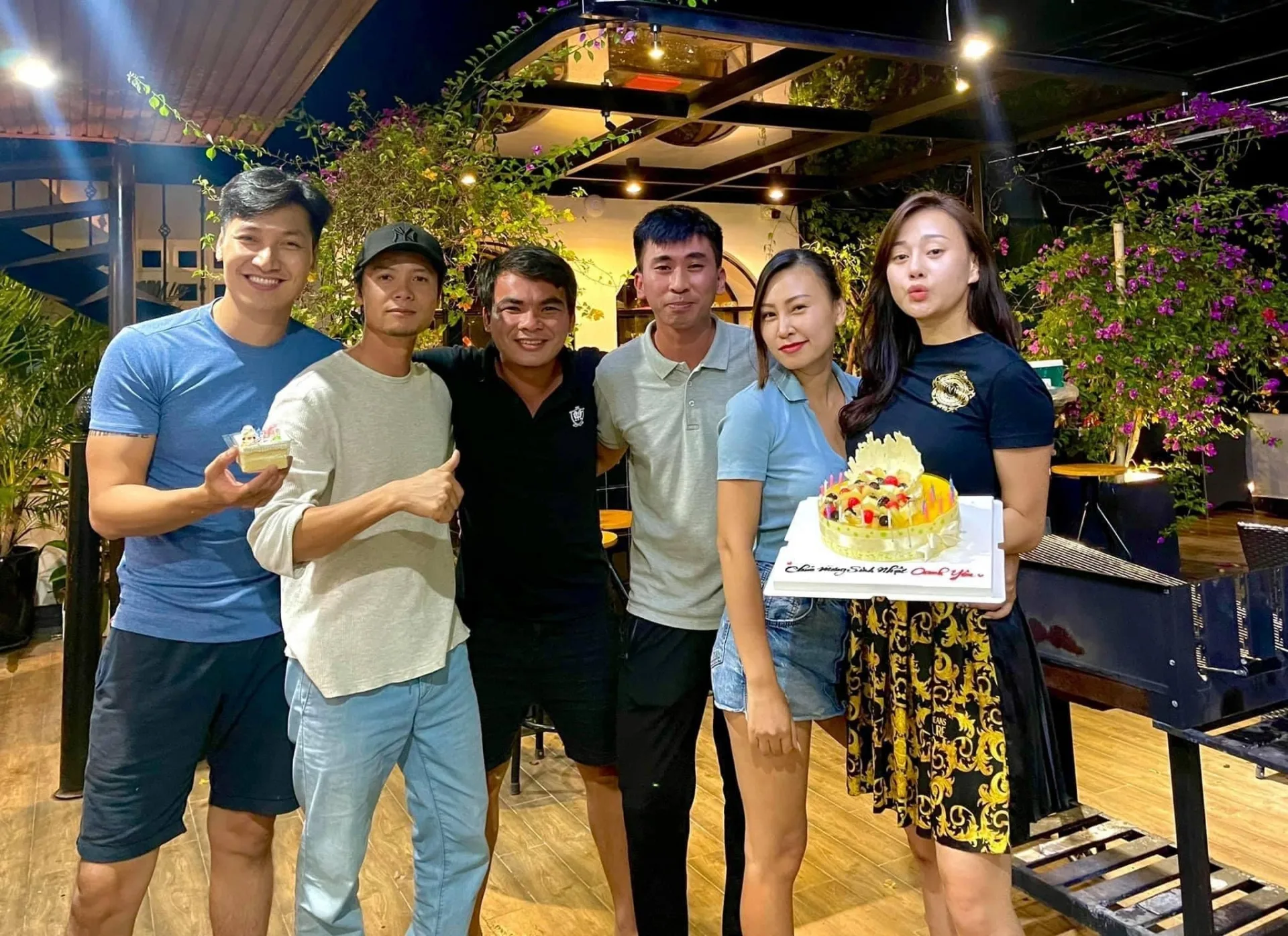 Khán giả ngỡ ngàng với trang phục của Nam trong những tập cuối phim 