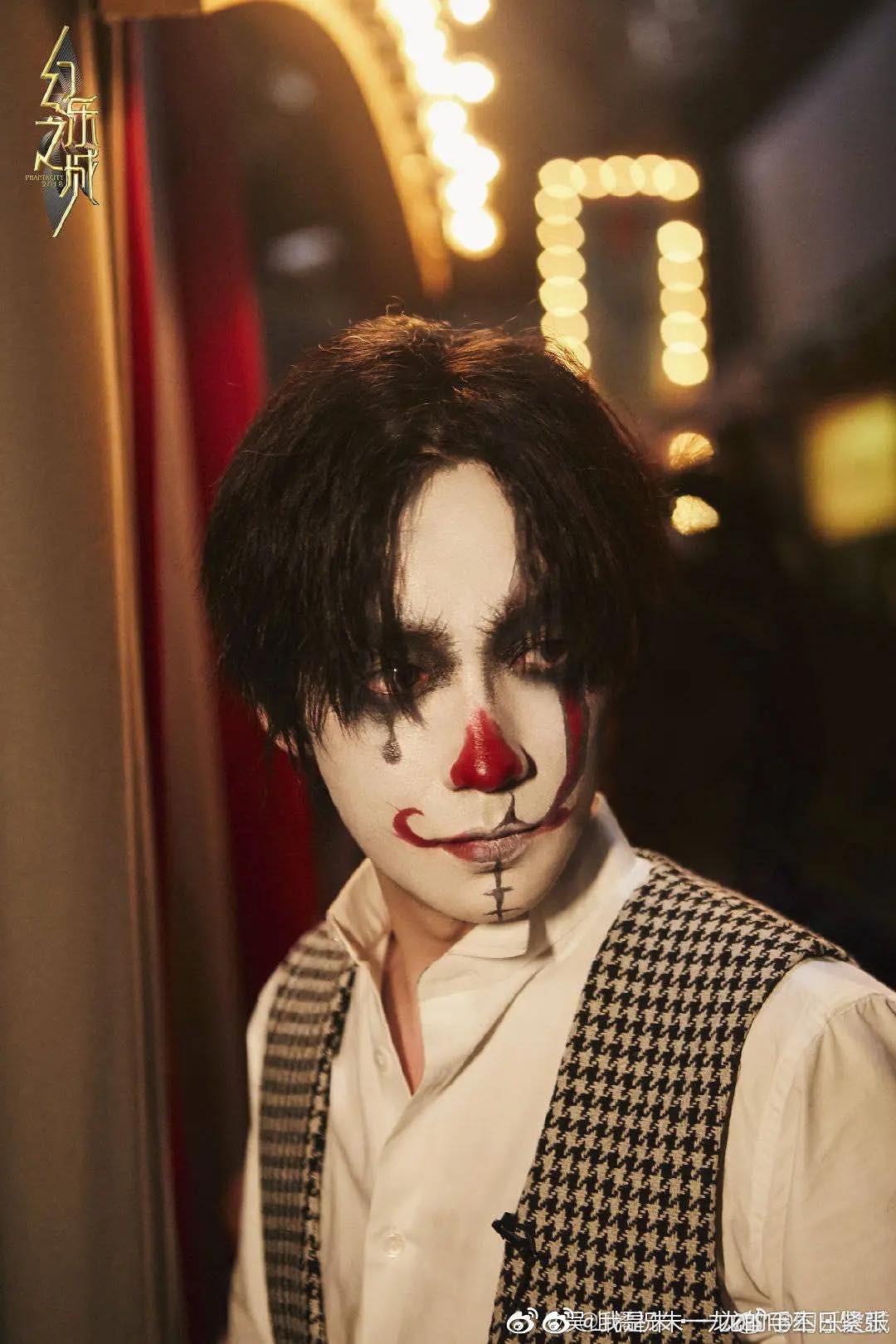 Mỹ nam 'Trấn Hồn' Chu Nhất Long đón Halloween với tạo hình Joker nhưng dù hoạ mặt kinh dị thì vẫn không che nổi sự đẹp trai của anh chàng.