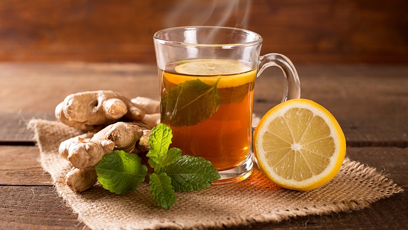 Nước detox trà xanh kết hợp nhiều nguyên liệu có chứa chất chống oxy hoá giúp tăng khả năng đốt cháy mỡ thừa, làm chậm quá trình lão hoá, kháng viêm và tăng cường trao đổi chất rất hiệu quả.