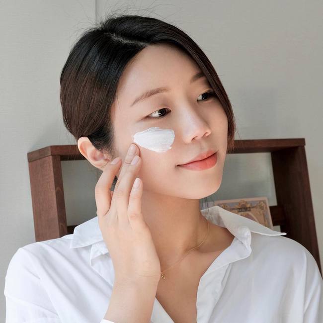 Skincare cho tuổi 30+: 5 món đồ dưỡng da chị em nhất định phải có để chống lão hoá hiệu quả  - Ảnh 1