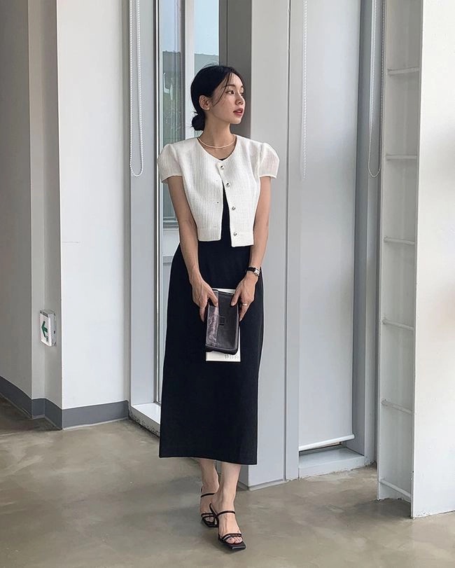 Gợi ý 10 set đồ sang-xịn-mịn với chân váy đen giúp chị em xoá tan nỗi lo bị cộng thêm vài tuổi - Ảnh 1