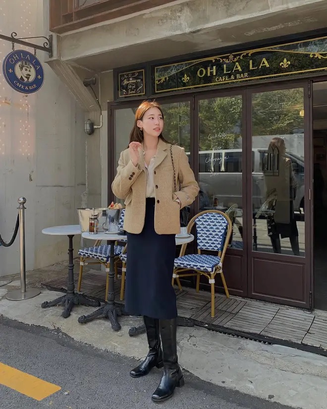 Gợi ý 10 set đồ sang-xịn-mịn với chân váy đen giúp chị em xoá tan nỗi lo bị cộng thêm vài tuổi - Ảnh 1