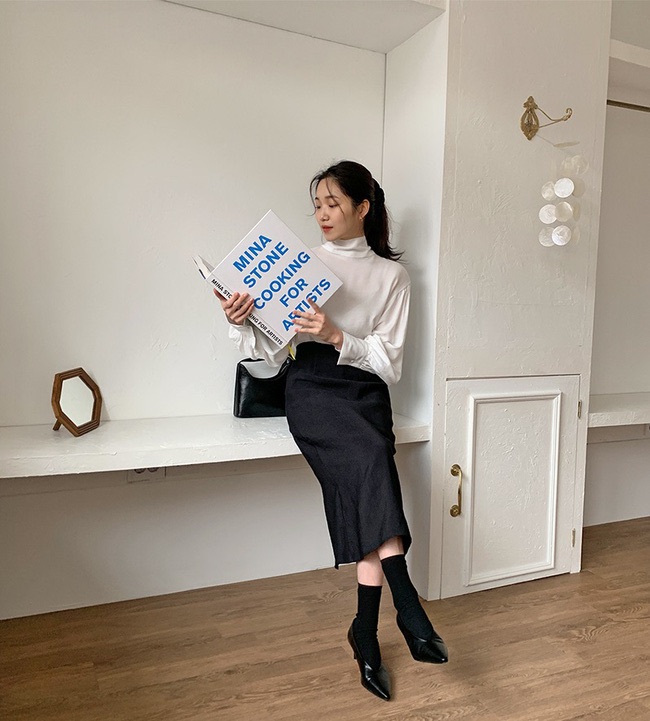 Gợi ý 10 set đồ sang-xịn-mịn với chân váy đen giúp chị em xoá tan nỗi lo bị cộng thêm vài tuổi - Ảnh 1