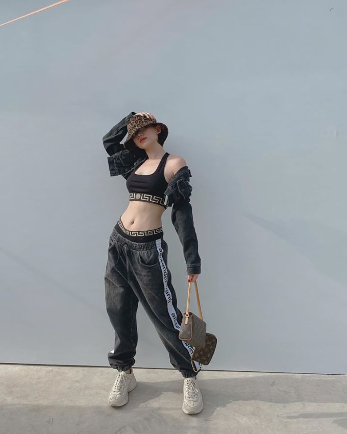 Khi sao Việt diện quần cạp trễ lộ nội y: Chi Pu được khen, Ngọc Trinh - Vũ Khắc Tiệp bị chê phản cảm - Ảnh 1