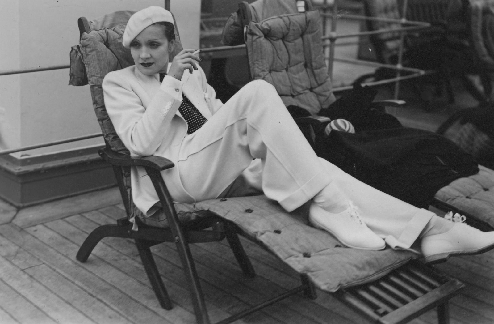 Marlene Dietrich - tượng đài thời trang phá cách của điện ảnh Thế giới