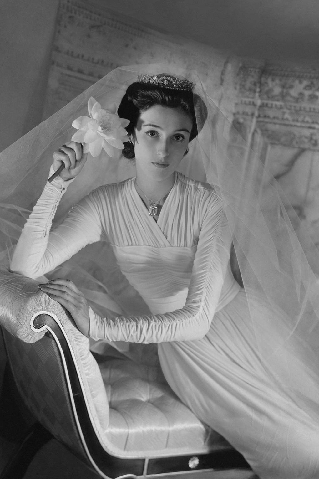 Babe trong bộ váy cưới của Mabel McIlvain Downs. Bà kết hôn với chồng đầu tiên, người thừa kế dầu mỏ Stanley Mortimer, vào năm 1940