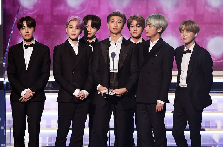 BTS tham dự với tư cách người trao giải thưởng tại Grammy 2019