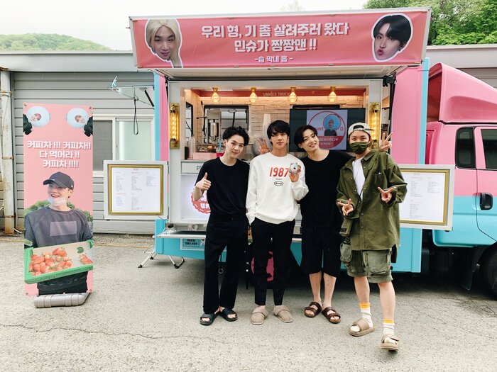 BTS J-Hope đã gửi tặng xe tải đồ ăn cho Suga khi quay MV Daechwita khiến fan vô cùng thích thú.