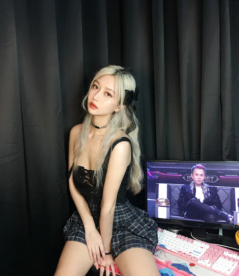 Ngắm loạt ảnh Girl xinh bên 'đồ chơi' gaming gear AKKO: nóng bỏng, gợi cảm, đáng yêu, thanh thuần đủ cả - Ảnh 1