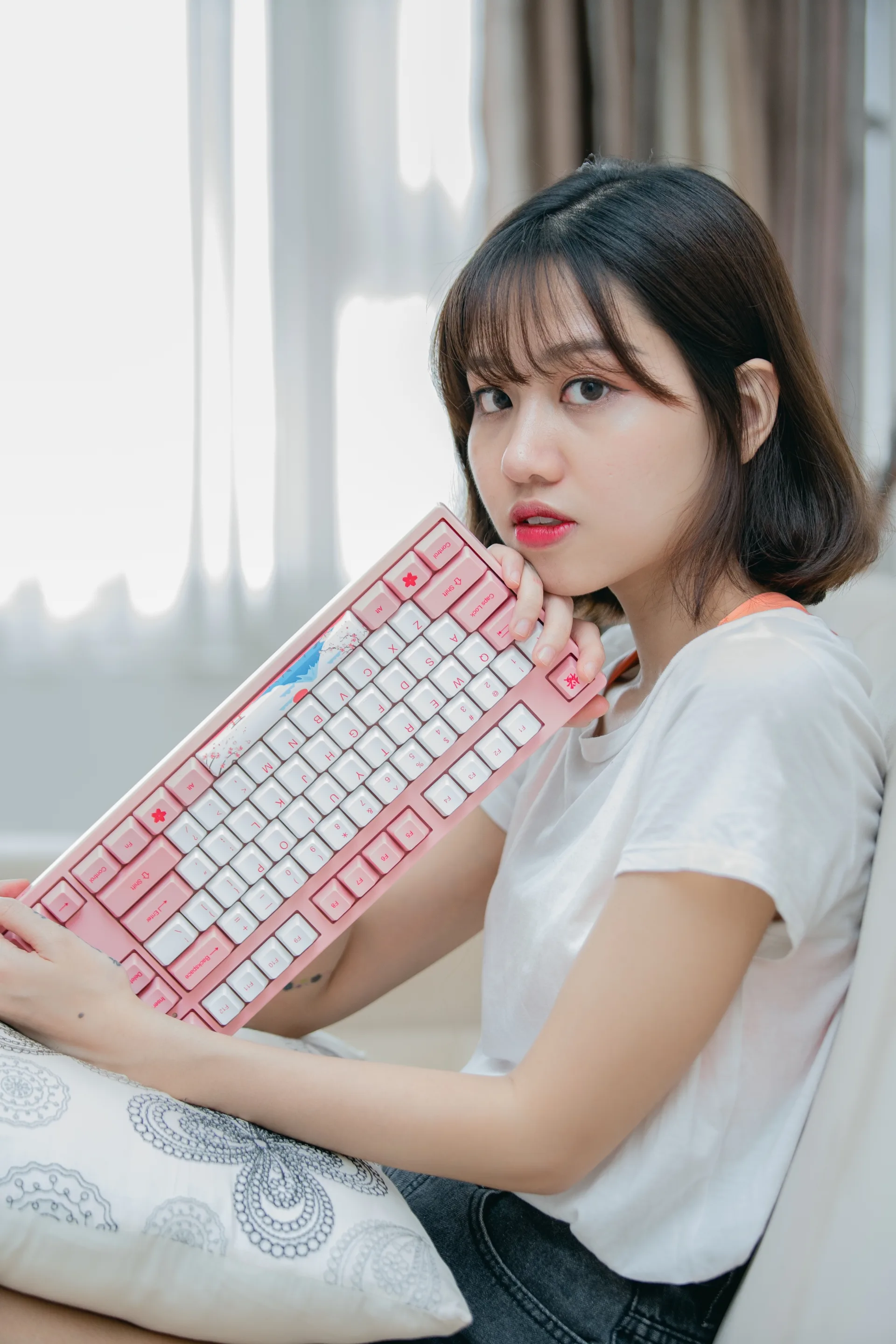 Ngắm loạt ảnh Girl xinh bên 'đồ chơi' gaming gear AKKO: nóng bỏng, gợi cảm, đáng yêu, thanh thuần đủ cả - Ảnh 1