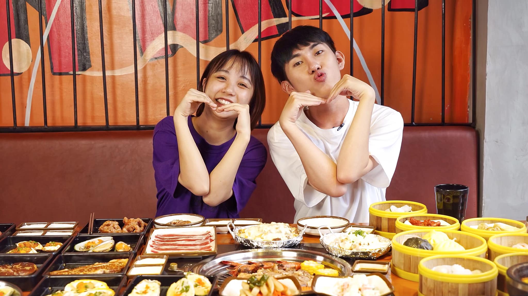 Chân dung Food Reviewer mới nổi tại Thủ đô, chỉ sau một năm đã có hàng triệu người theo dõi