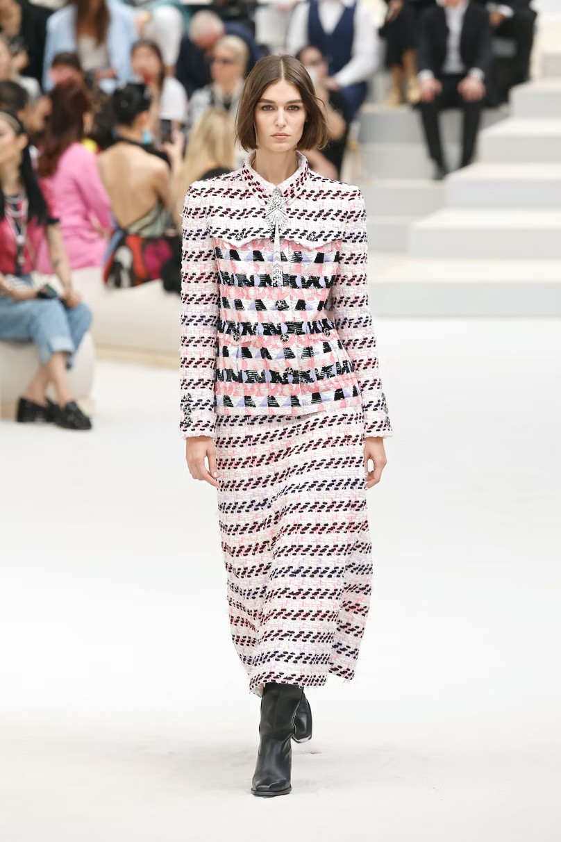 Chanel: Khi thời trang thanh lịch và tao nhã chiếm lĩnh xu hướng mùa đông - Ảnh 6