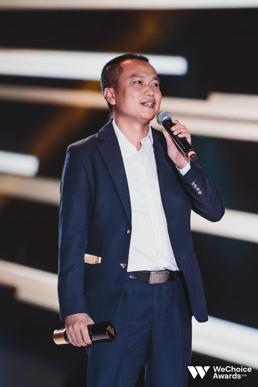 Hình ảnh kĩ sư Phạm Đình Quý trên sân khấu Gala WeChoice Awards 2018.