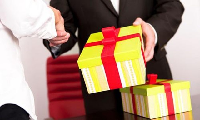 Quy định mới về thưởng Tết Dương lịch 2021 người lao động cần biết