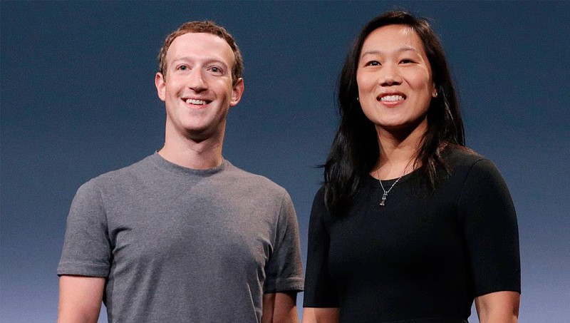 Vợ chồng ông chủ Facebook Mark Zuckerberg cũng dành 99% tài sản của mình cho công việc từ thiện 'Nâng cao tiềm năng con người và đem đến sự bình đẳng cho những đứa trẻ mai sau'