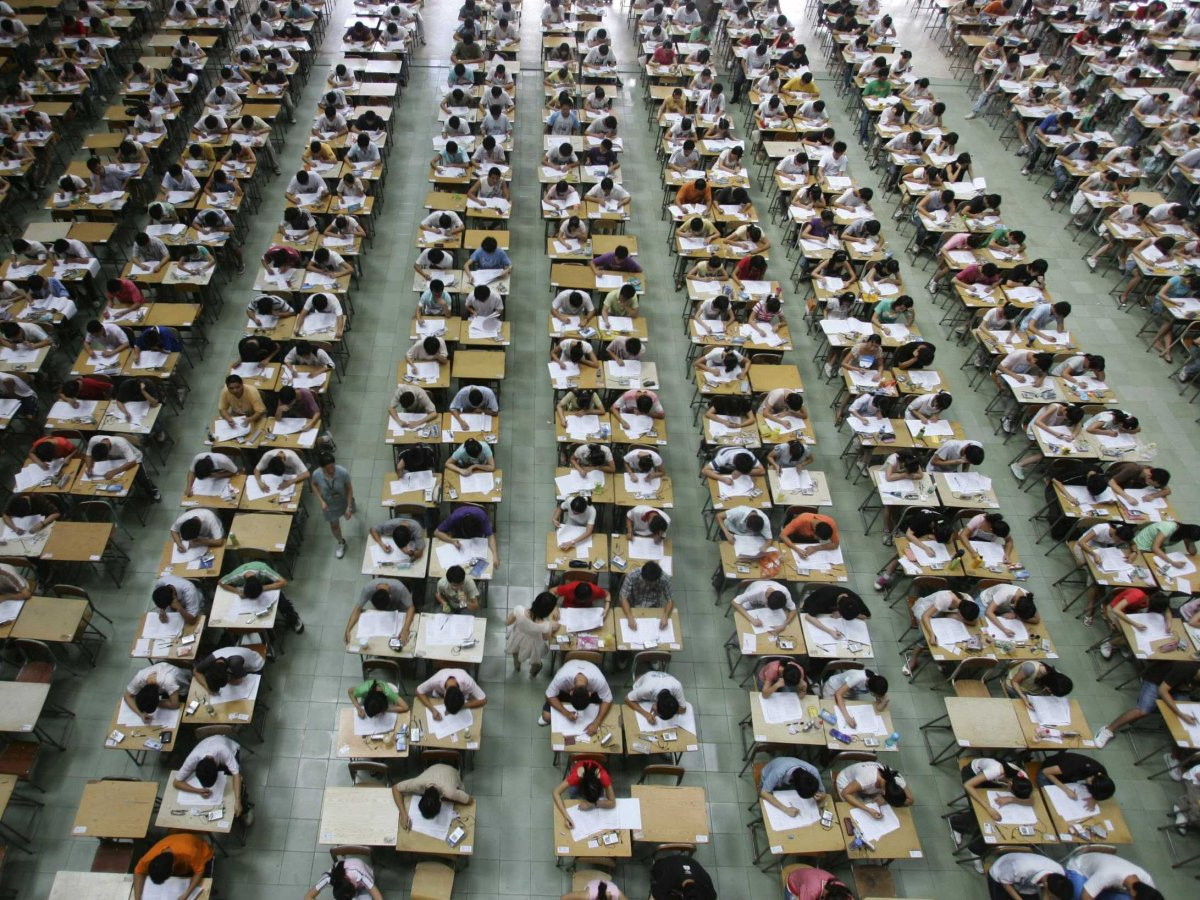 Một hội trường học thêm của học sinh phổ thông ở Trung Quốc.