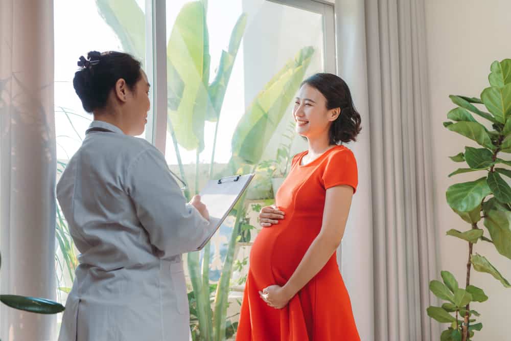 Nếu nghi ngờ thai nhi phát triển chậm, hãy tới ngay bệnh viện phụ sản để tìm hiểu nguyên nhân và biện pháp khắc phục. 