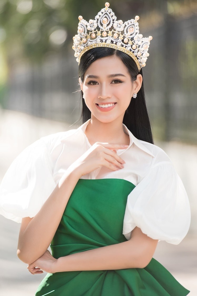 Hoa hậu Việt Nam 2020 Đỗ Thị Hà về làng, bà con nghỉ làm chuẩn bị từ sớm - Ảnh 8