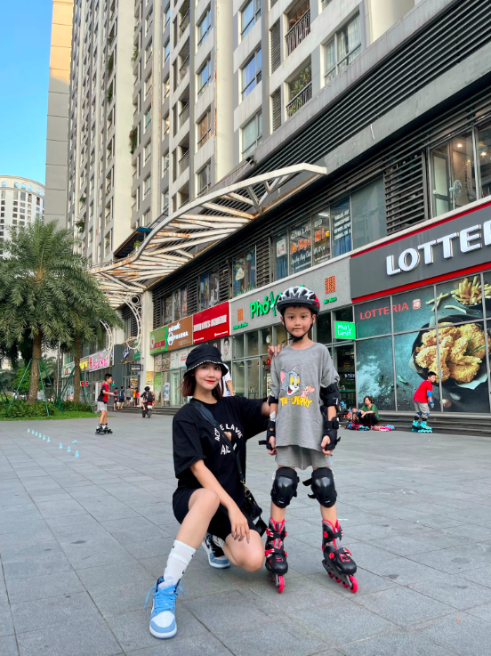 Huyền Lizzie tự tin khoe cơ bụng quyến rũ, netizen đua nhau xin 