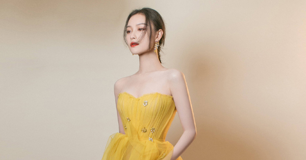 Thời trang thảm đỏ dịu dàng nhưng vẫn nổi bật của Nghê Ni 