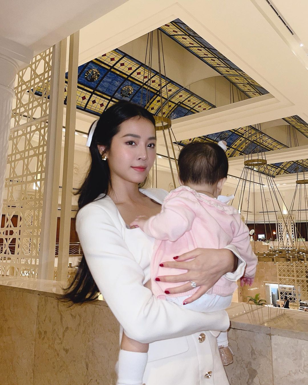 Karen Nguyễn và con gái đầu lòng của cô
