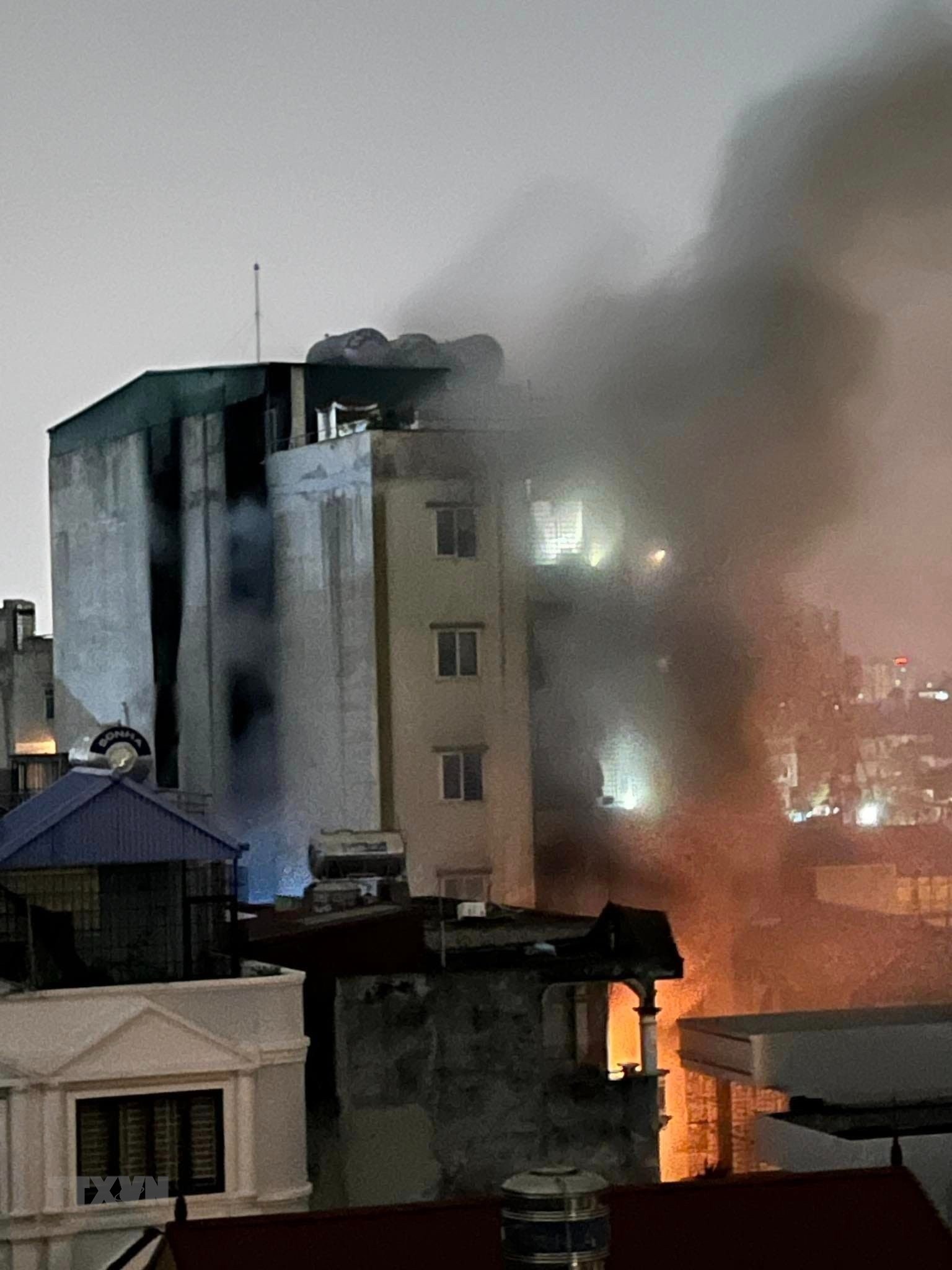 Cháy lớn tại chung cư mini nằm sâu trong hẻm 29/70 Khương Hạ, quận Thanh Xuân, Hà Nội vào lúc 23h30 ngày 12/9/2023. Tại thời điểm xảy ra hoả hoạn, bên trong chung cư có nhiều người