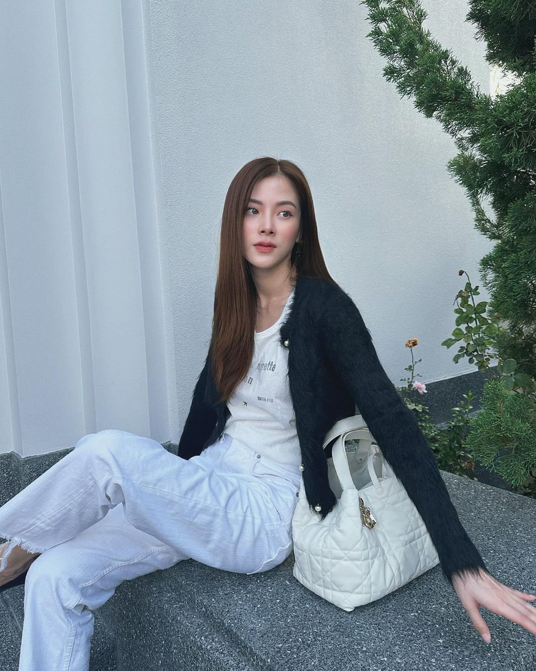 Mặc đẹp tuổi 30 với toàn công thức đơn giản, trẻ trung từ Baifern Pimchanok