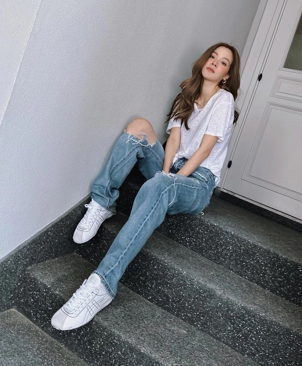 Áo thun và quần jeans luôn là 