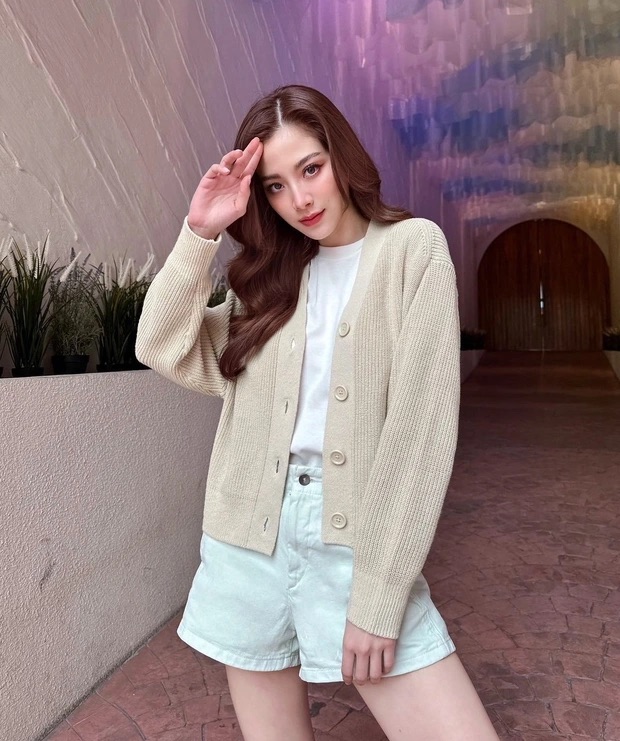 công thức trang phục dịu dàng nhưng không kém phần trẻ trung của Baifern