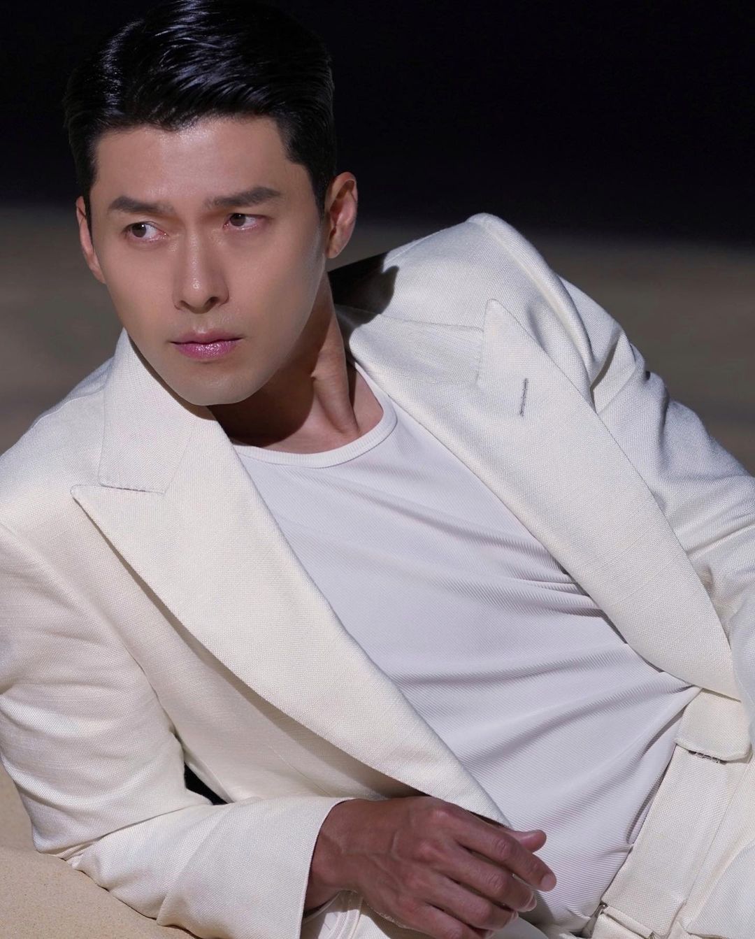 Được biết, anh cũng đã mua toàn bộ tòa nhà ở khu Cheongdam-dong hào nhoáng, khu vực Gangnam với giá 4 triệu USD thời điểm đó và hiện có giá trị tăng lên khoảng 8,9 triệu USD. Tòa nhà này đã giành được Giải Xuất sắc của Giải thưởng Kiến trúc Seoul lần thứ 35 năm 2017.