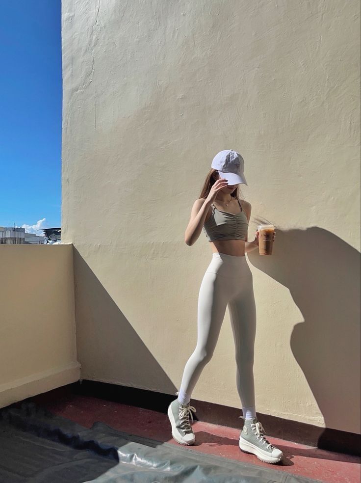 Nếu bạn muốn nâng cao, hãy thực hiện các quãng chạy bộ nhanh tại một đường đua. Hãy thử chạy nhanh toàn lực trong 20 giây với 20 giây nghỉ trong 4 hiệp 4 quãng. Nghỉ 3 phút giữa các hiệp.