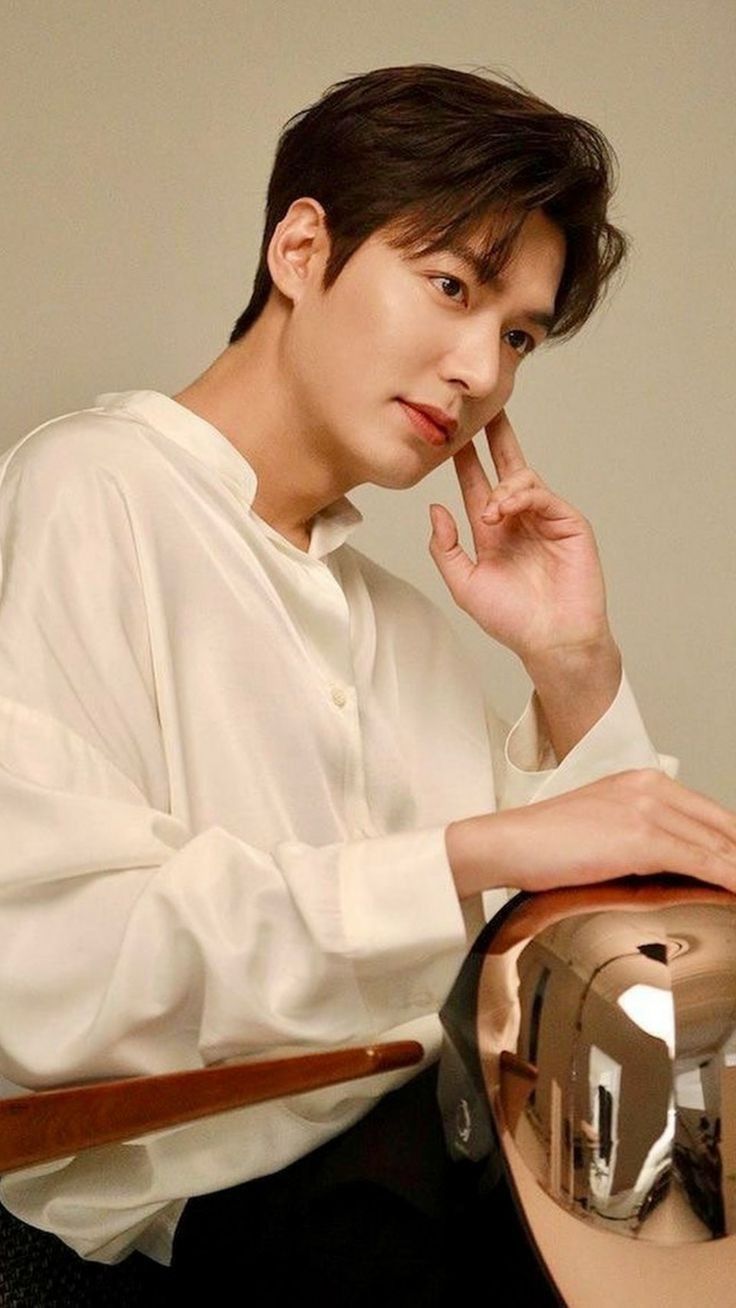 Dưới đây là một số gợi ý cách chăm sóc tóc cho nam giới để duy trì nếp tóc đẹp sau khi uốn