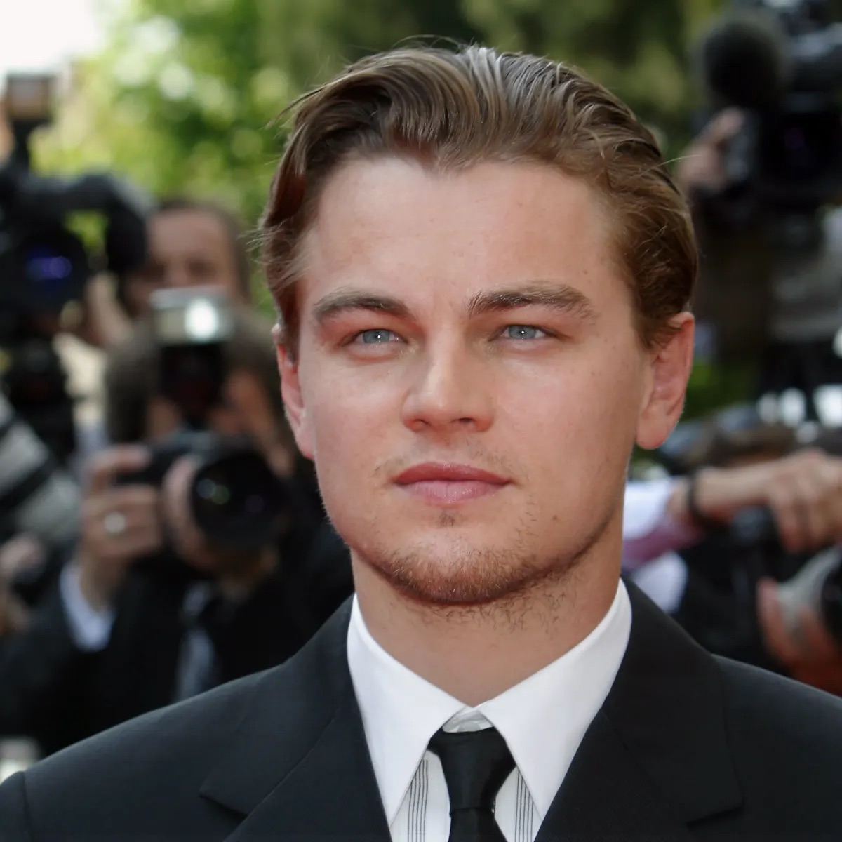 Ngoài tắm bằng vitamin C, Leo quan tâm đến phục hồi và duy trì dưỡng da trong những ngày làm việc bận rộn lẫn rảnh rỗi