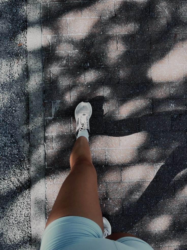 Tích cực làm việc nhà, đi thang bộ và giữ tư thế ngồi đúng giúp siết chặt cơ bụng, ngăn ngừa tích tụ