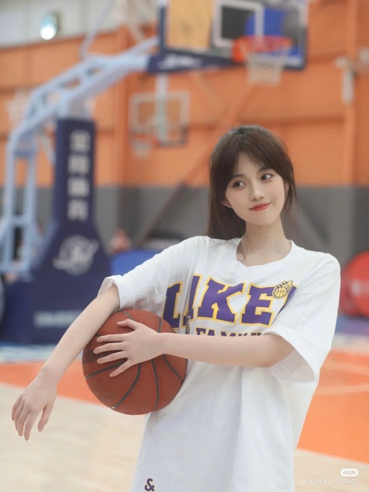 Tích cực làm việc nhà, đi thang bộ và giữ tư thế ngồi đúng giúp siết chặt cơ bụng, ngăn ngừa tích tụ 