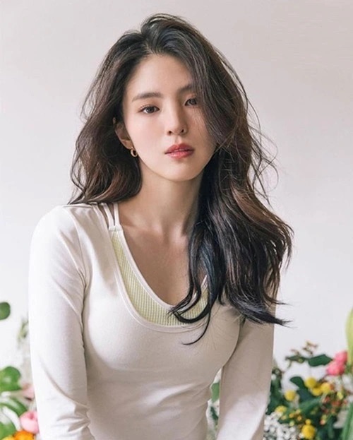 Mới đây, netizen đã phát hiện ra chai toner mà Han So Hee đang sử dụng để dưỡng da hàng ngày. 