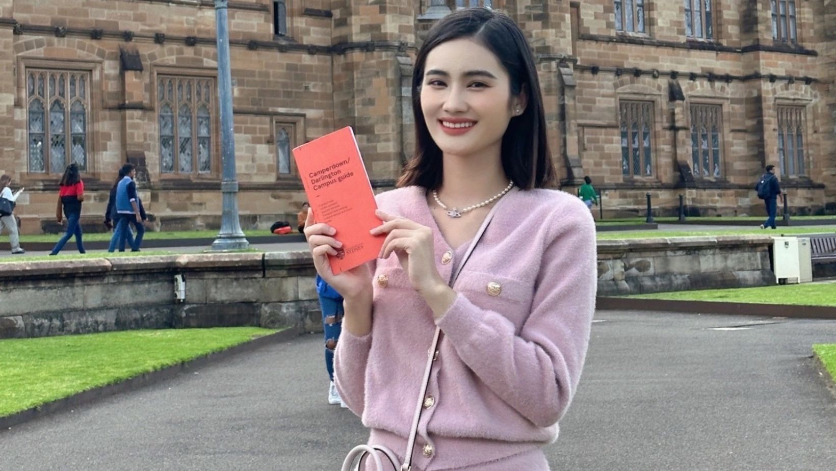 Hoa hậu Ý Nhi đăng video tiết lộ cuộc sống tại Úc: Ở cùng em họ, thái độ đã thay đổi hẳn